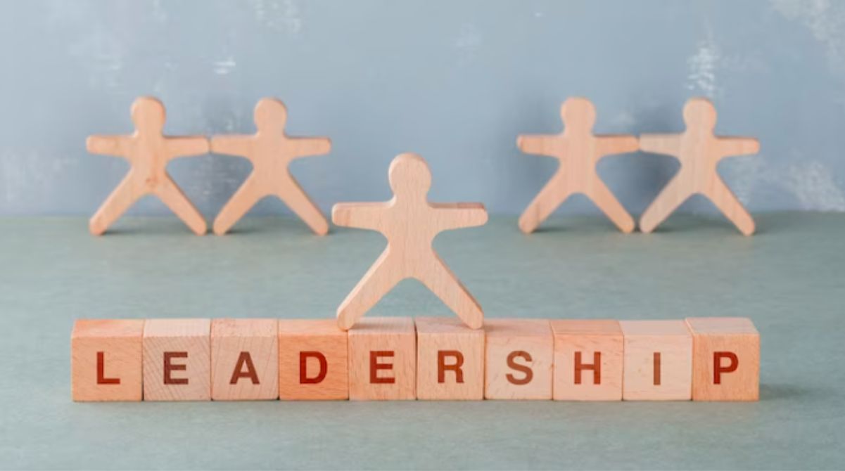 Como desenvolver habilidades de liderança para liderar equipes de performance e alcançar objetivos de negócios
